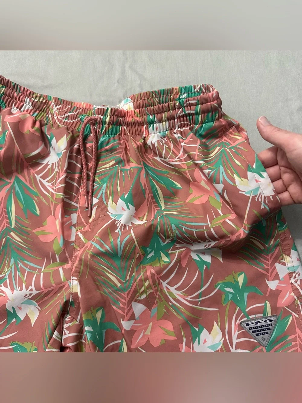 Columbia PFG Rambler Water Shorts Mens M Swim Trunks Pink Floral Tropical Lined